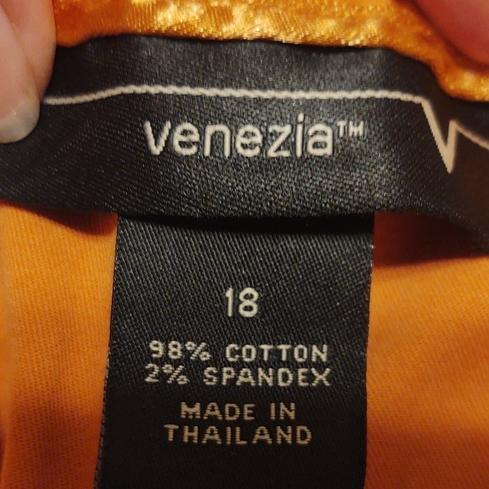 Venezia Women's Crop Pants - Picture 6 of 9